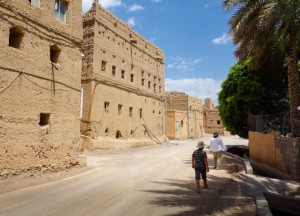 Discovering the al Hamra old town next to the palm grove